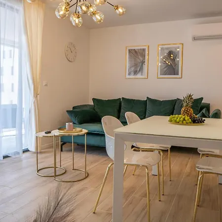 Golden Luxury Apartment Split
